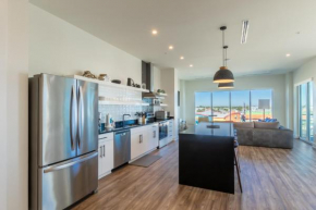 Spacious, 5 BR on the Beach with Rooftop Pool Next to the Hangout!